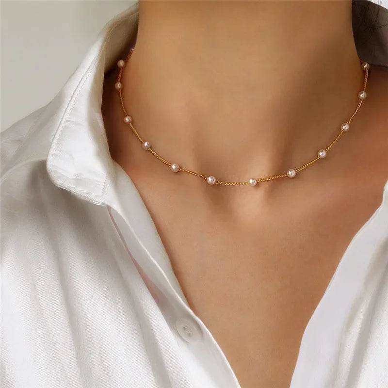 Collar de perlas tipo gargantilla con cuentas