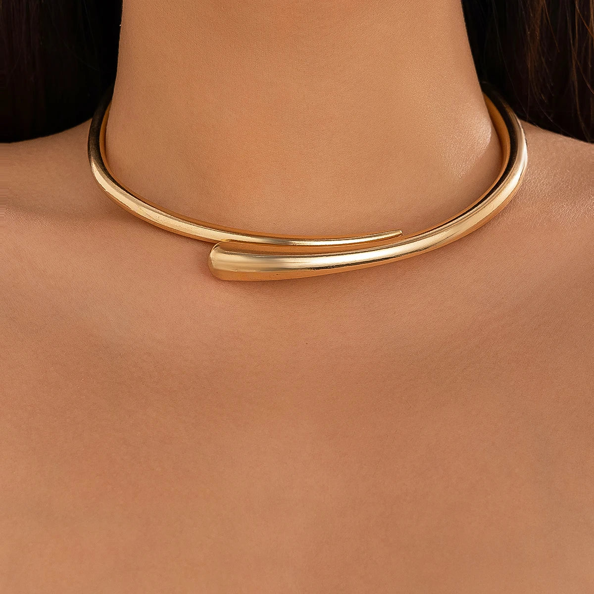 Juego de joyas Ingemark Punk Water Drop Torques: collar gargantilla, brazalete abierto y anillos ajustables para mujer, para bodas, fiestas y estilo grunge
