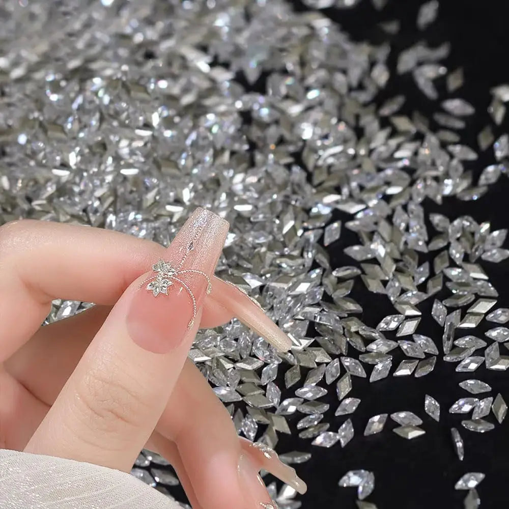 100 unidades Brillantes de Zircón con Diamantes de Imitación para Uñas, 1.5*3mm Mini Gemas Romboidales de Parte Trasera Plana para Decoración de Uñas, Artesanía y Diamantes GT5