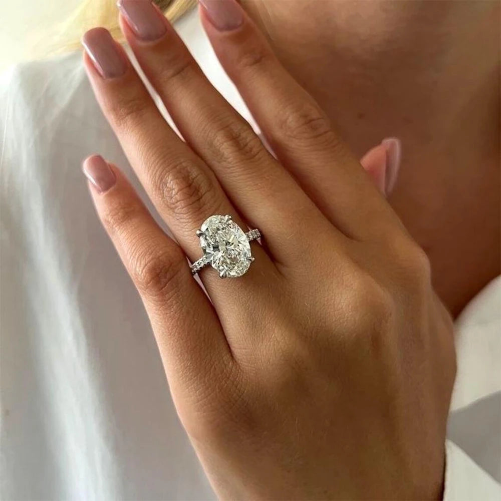 Anillos de compromiso de moissanita de corte ovalado completo