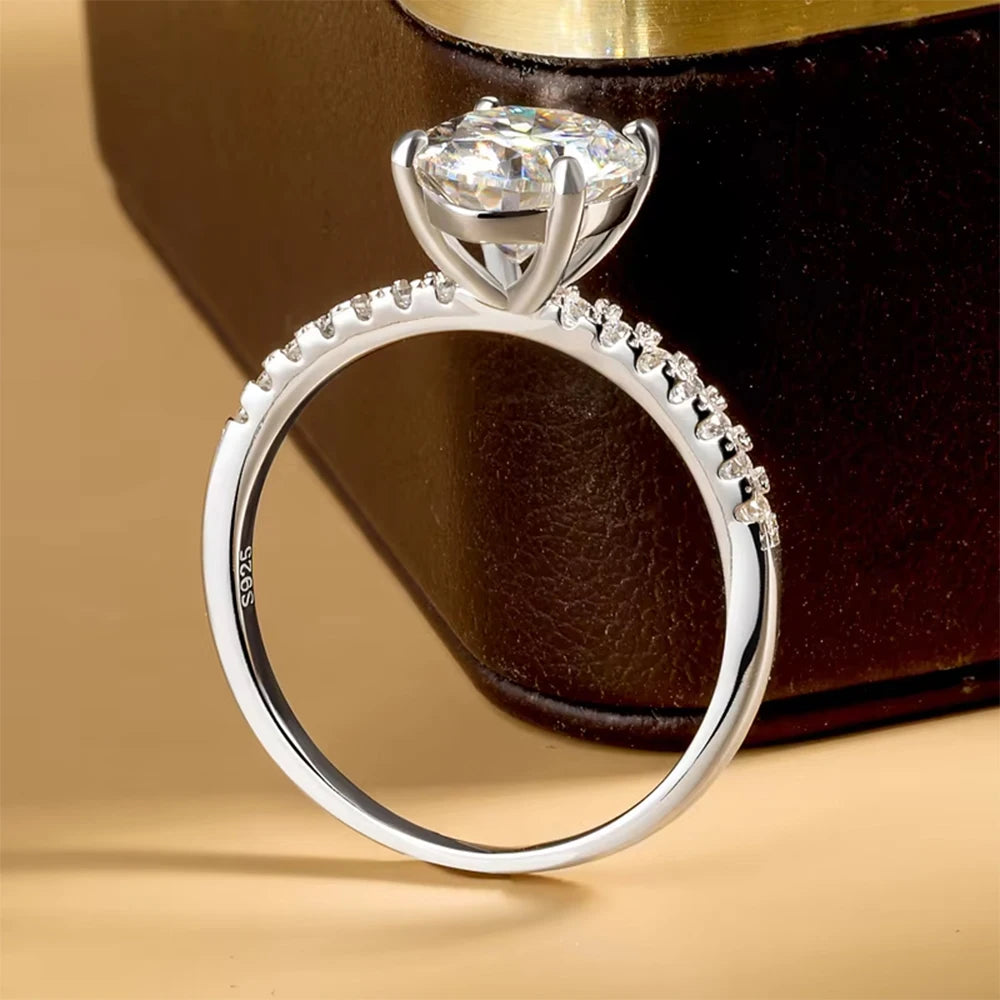 Anillos de compromiso de moissanita de corte ovalado completo