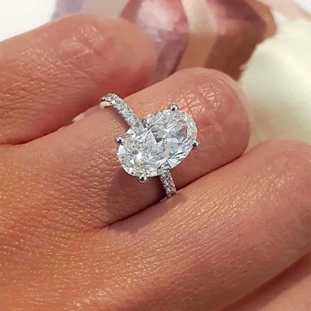 Anillos de compromiso de moissanita de corte ovalado completo