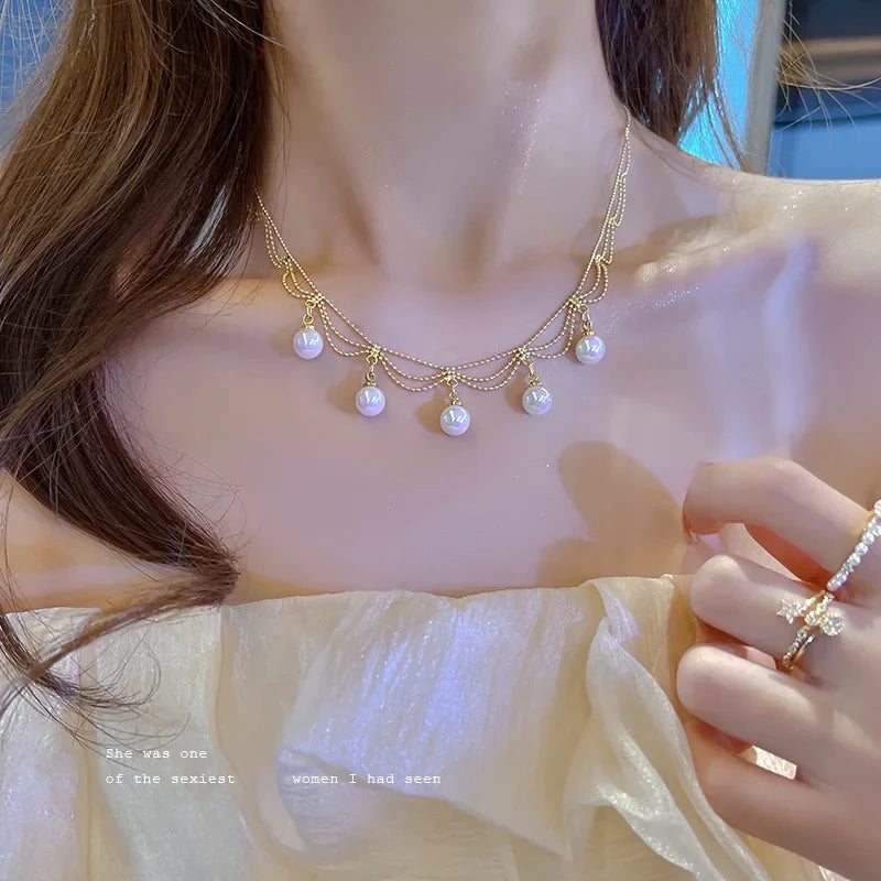 Collar de perlas tipo gargantilla con cuentas