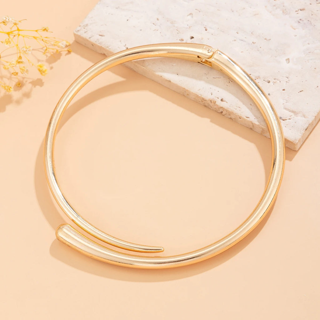 Juego de joyas Ingemark Punk Water Drop Torques: collar gargantilla, brazalete abierto y anillos ajustables para mujer, para bodas, fiestas y estilo grunge