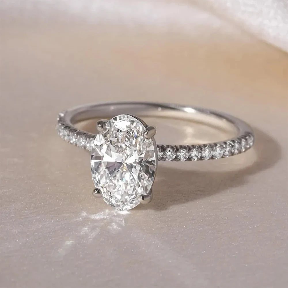Anillos de compromiso de moissanita de corte ovalado completo